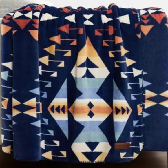 PENDLETON Ultra Soft Sherpa Fleece Plush Throw NWT - Picture 3 of 4